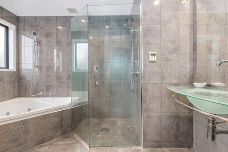 Photo of property in 154 Kahu Road, Paremata, Porirua, 5024