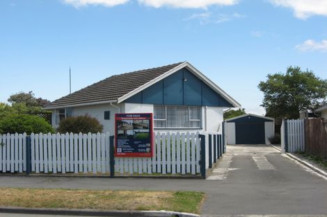 Photo of property in 27 Lamorna Road, Parklands, Christchurch, 8083