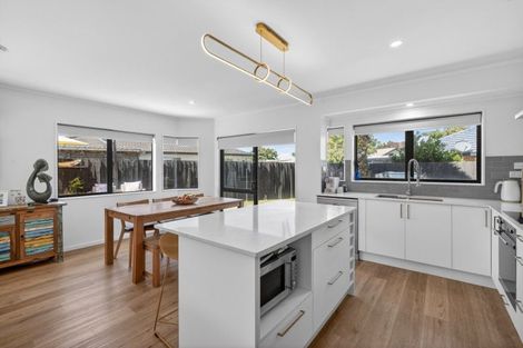 Photo of property in 15 Romana Crescent, Papamoa Beach, Papamoa, 3118