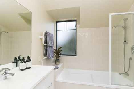 Photo of property in 2 Samuel Parnell Road, Karori, Wellington, 6012