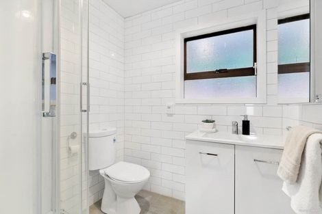 Photo of property in 53 Eskdale Road, Birkdale, Auckland, 0626