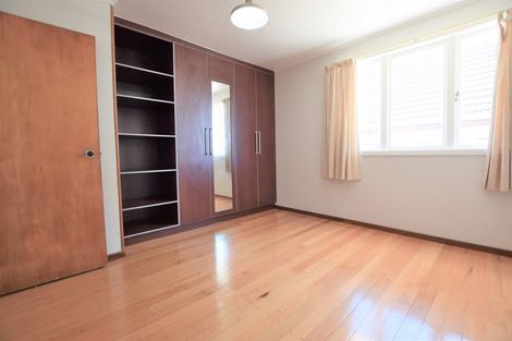 Photo of property in 20a Amberley Avenue, Te Atatu South, Auckland, 0610