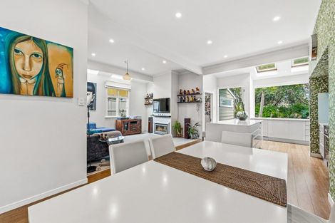Photo of property in 1/9a Regent Street, Devonport, Auckland, 0624