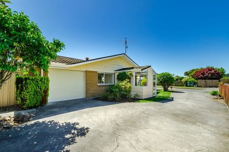 Photo of property in 2a Rewarewa Crescent, Waikanae, 5036