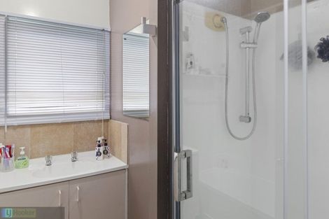 Photo of property in 5 Frosses Place, Massey, Auckland, 0614
