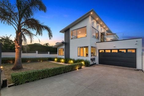 Photo of property in 18 Ridge Road, Waiake, Auckland, 0630