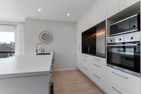 Photo of property in 6 Georgina Beyer Way, Carterton, 5713