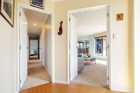 Photo of property in 4 Oribi Place, Whitianga, 3510