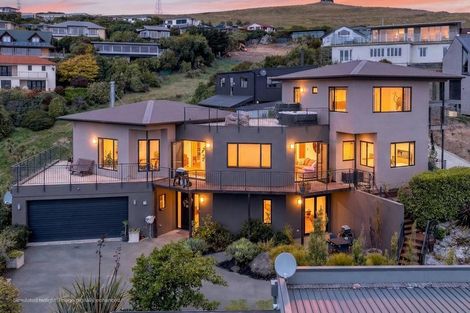 Photo of property in 16 Stoneyridge Close, Mount Pleasant, Christchurch, 8081