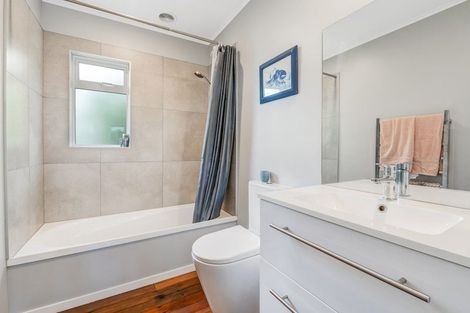 Photo of property in 6 Kauri Road, Stanmore Bay, Whangaparaoa, 0932