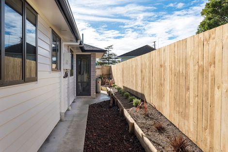 Photo of property in 19a Mackenzie Street, Te Atatu South, Auckland, 0610