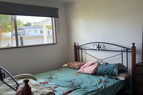 Photo of property in 143 Queen Street, Westport, 7825