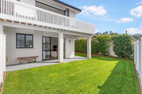 Photo of property in 2/33 Parr Terrace, Castor Bay, Auckland, 0620