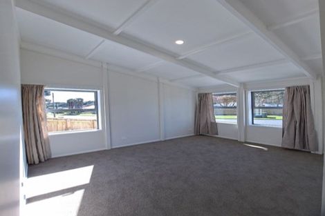 Photo of property in 62 Seaview Road, Marfell, New Plymouth, 4310