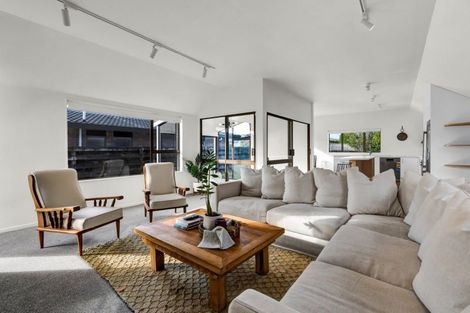 Photo of property in 250 Tukapa Street, Westown, New Plymouth, 4310