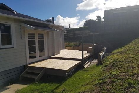 Photo of property in 11 Trosk Place, Waiuku, 2123
