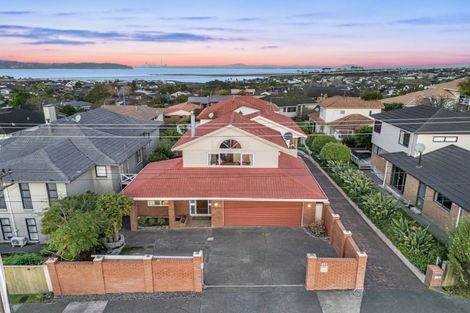 Photo of property in 231 Hobsonville Road, Hobsonville, Auckland, 0618