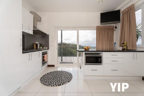 Photo of property in 41a Tamworth Crescent, Newlands, Wellington, 6037