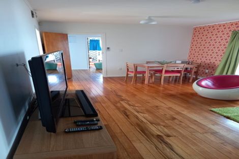 Photo of property in 15f1 Apu Crescent, Lyall Bay, Wellington, 6022