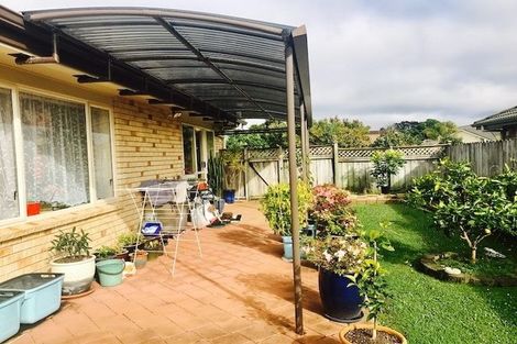 Photo of property in 15 Hillwell Drive, Henderson, Auckland, 0612