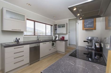 Photo of property in 41 Walworth Avenue, Pakuranga Heights, Auckland, 2010