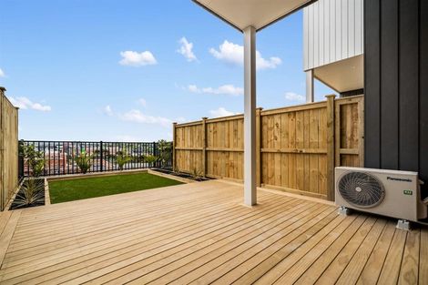 Photo of property in 19 Tieke Lane, Massey, Auckland, 0614