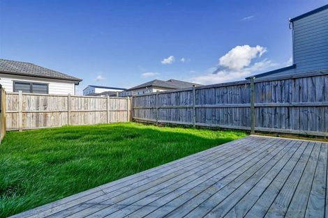 Photo of property in 17a Waka Ama Road, Karaka, 2113