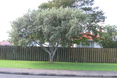 Photo of property in 34 Neil Avenue, Te Atatu Peninsula, Auckland, 0610