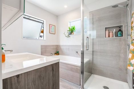 Photo of property in 3/27 Northall Road, New Lynn, Auckland, 0600