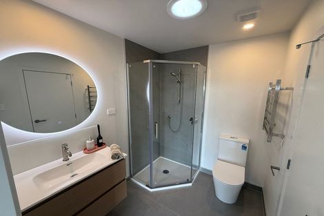 Photo of property in 3/506 Glenfield Road, Bayview, Auckland, 0629