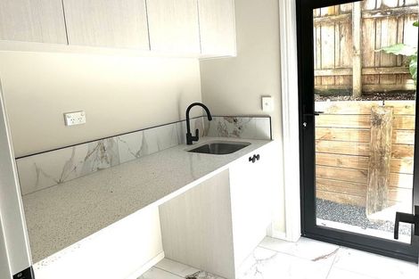 Photo of property in 17a Artesia Close, Shamrock Park, Auckland, 2016