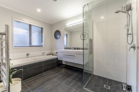 Photo of property in 35 Lilac Close, Cambridge, 3434