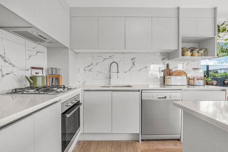 Photo of property in 1 Nga Waka Place, Mangere, Auckland, 2022