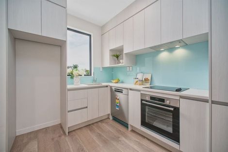 Photo of property in 5d Beach Road, Te Atatu Peninsula, 0610