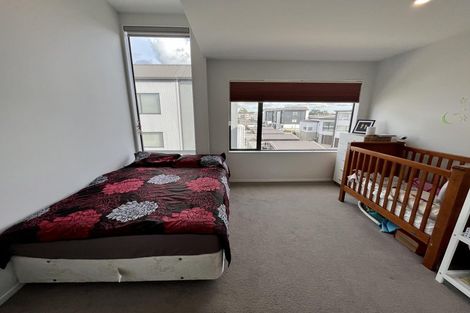 Photo of property in 10 Memorial Park Lane, Hobsonville, Auckland, 0618