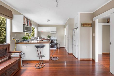 Photo of property in 14a Pokapu Street, Titirangi, Auckland, 0600