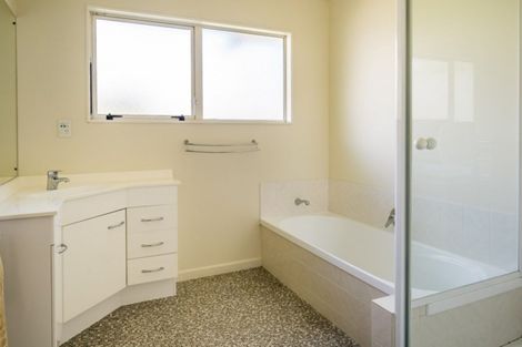 Photo of property in 3 Mariners Way, Whitby, Porirua, 5024