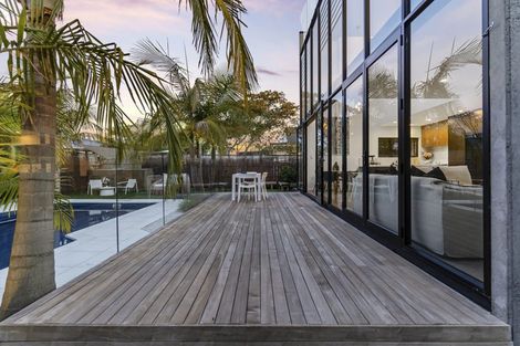 Photo of property in 4 Halyard Place, Te Atatu Peninsula, Auckland, 0610