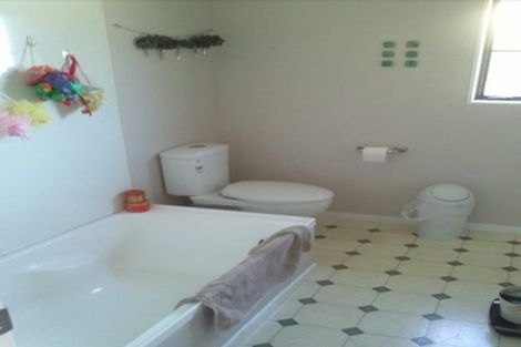 Photo of property in 77a Woodhouse Avenue, Karori, Wellington, 6012