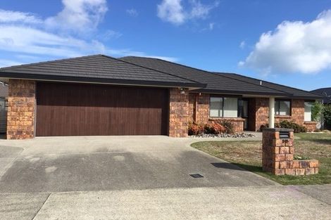 Photo of property in 98 Guildford Drive, Paraparaumu Beach, Paraparaumu, 5032
