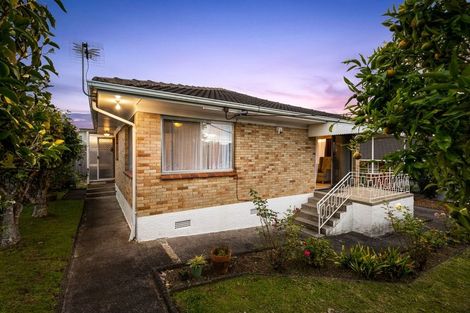Photo of property in 1/71 Royal View Road, Te Atatu South, Auckland, 0610