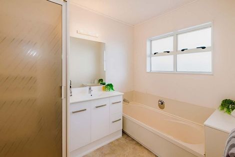 Photo of property in 4a Ngahina Street, Paraparaumu, 5032