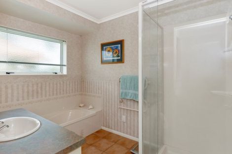 Photo of property in 82 Santa Monica Drive, Papamoa Beach, Papamoa, 3118