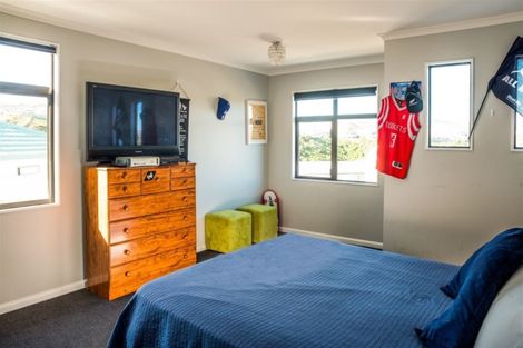 Photo of property in 10 Claverton Grove, Churton Park, Wellington, 6037