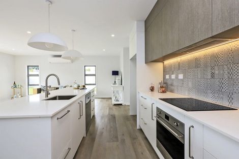 Photo of property in 9 Cassin Place, Taradale, 4112