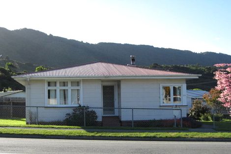 Photo of property in 23 Wairau Road, Picton, 7220