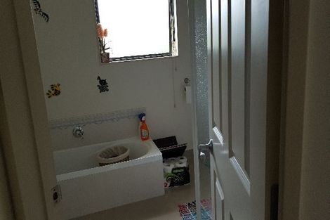 Photo of property in 80 Sunset Road, Unsworth Heights, Auckland, 0632