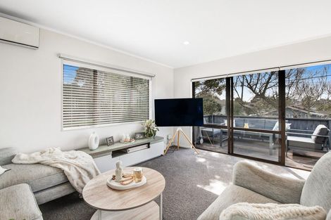 Photo of property in 13 Red Beach Road, Red Beach, 0932