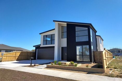 Photo of property in 10 Fjord Way, Karaka, Papakura, 2113