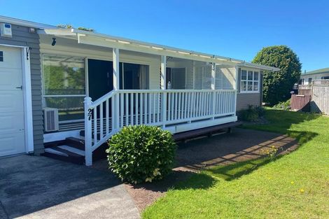 Photo of property in 27 Clinton Avenue, Te Atatu Peninsula, Auckland, 0610
